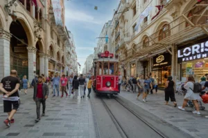 Lire la suite à propos de l’article Découvrez la Vibrante Place Taksim à Istanbul