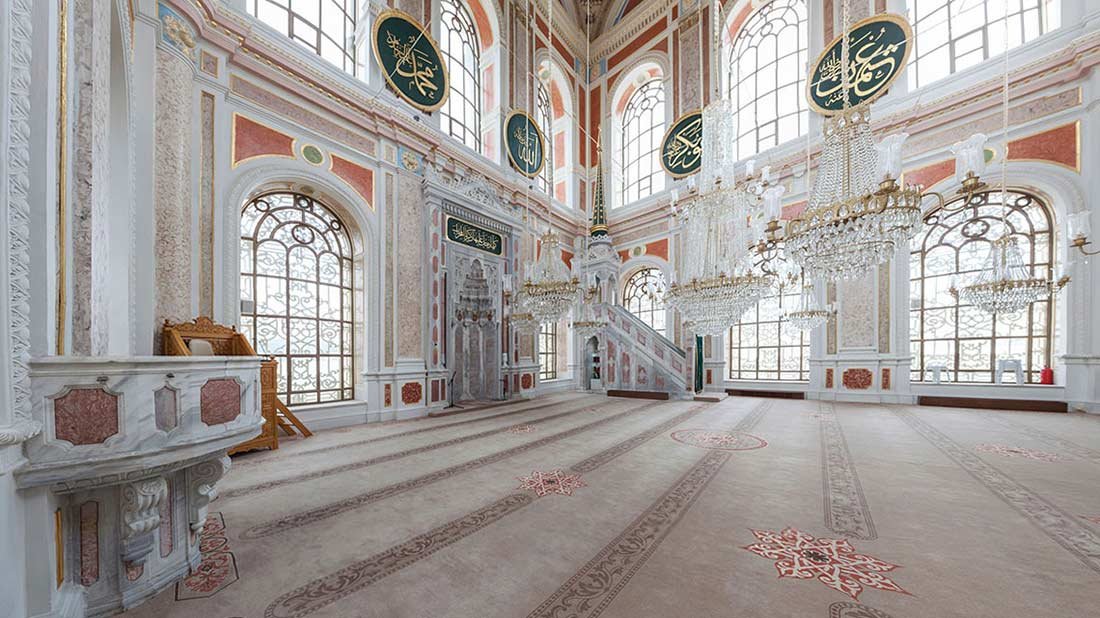 Mosquée d'Ortaköy avec le Pont du Bosphore en arrière-plan
