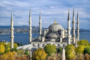 Lire la suite à propos de l’article Explorez la Splendeur de la Mosquée Bleue à Istanbul