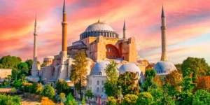 Lire la suite à propos de l’article Découvrez la Magnificence de la Sainte-Sophie à Istanbul