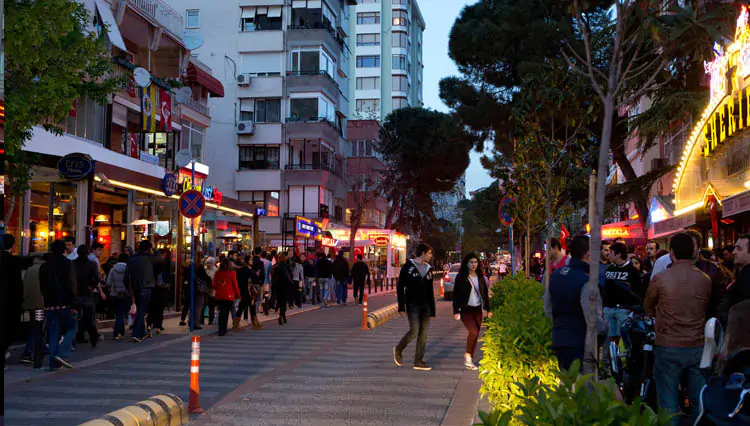 Wide, tree-lined Bağdat Caddesi with boutiques and passersby.