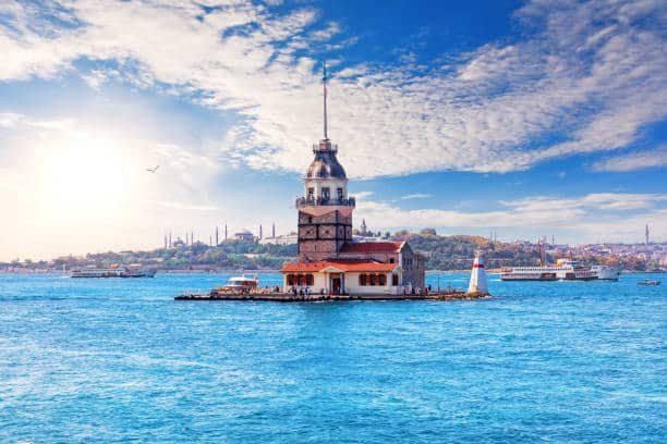 Panoramic view of Üsküdar with the Maiden's Tower in the foreground and the historic Istanbul skyline in the background.